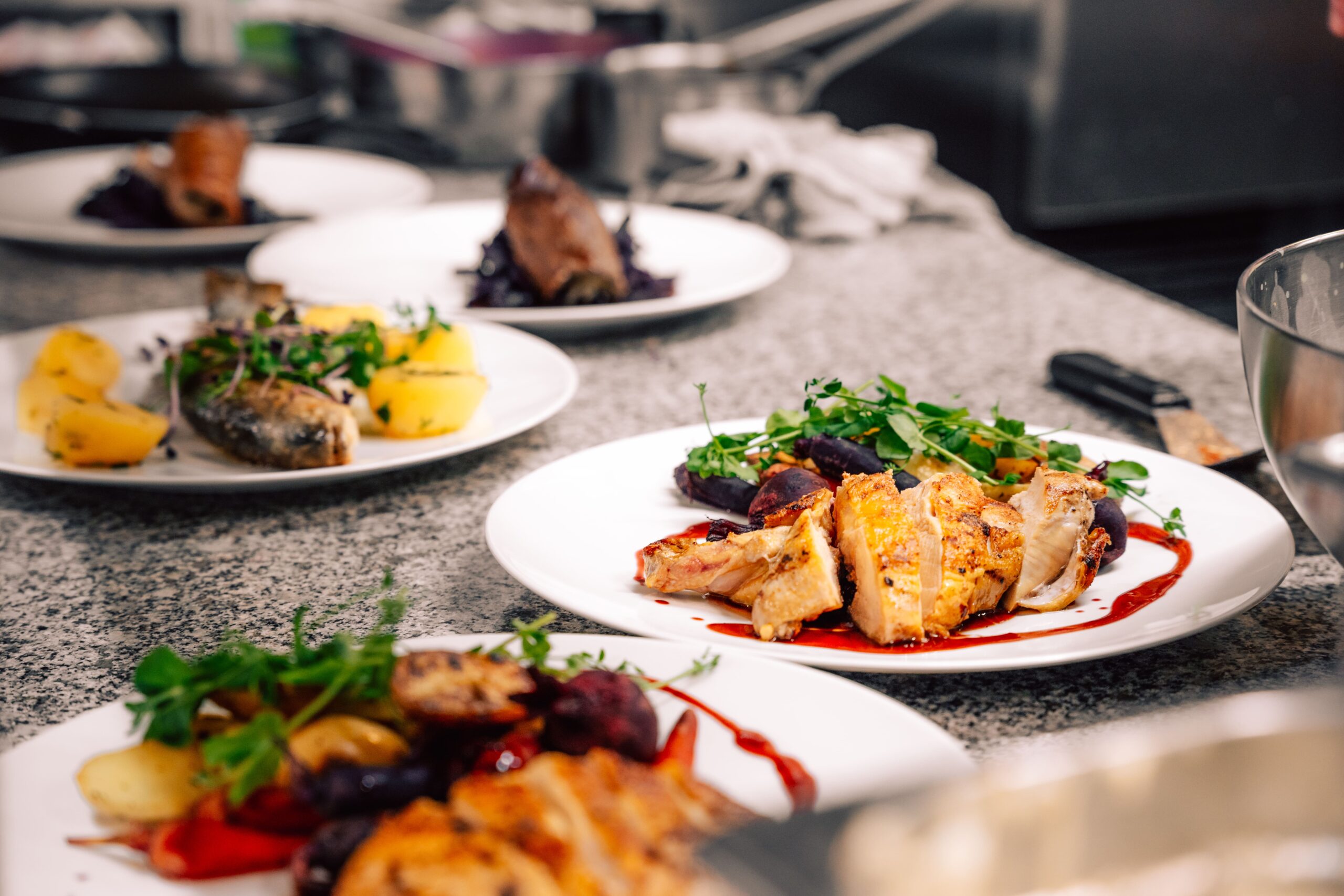 Frisch zubereitete Abendgerichte im Restaurant Porthhof